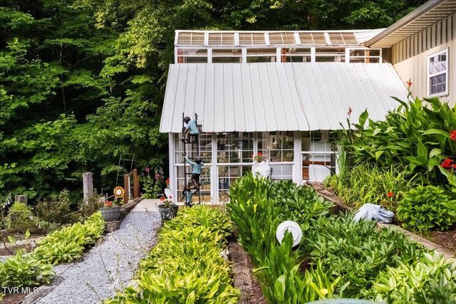 2031 Ridgefield Road, Johnson City, TN 37601