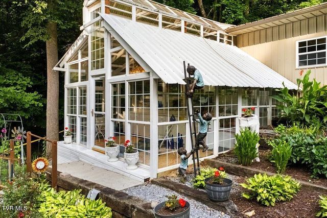2031 Ridgefield Road, Johnson City, TN 37601