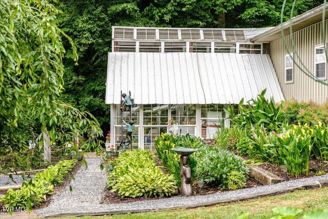 2031 Ridgefield Road, Johnson City, TN 37601