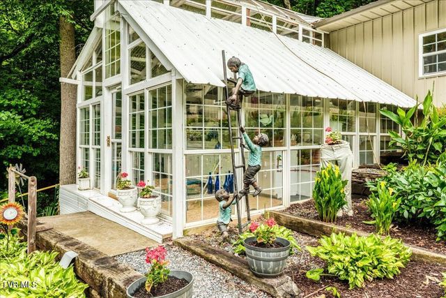 2031 Ridgefield Road, Johnson City, TN 37601