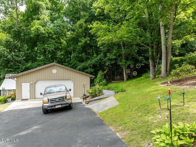 2031 Ridgefield Road, Johnson City, TN 37601