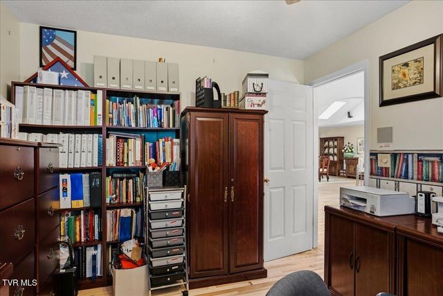 2031 Ridgefield Road, Johnson City, TN 37601