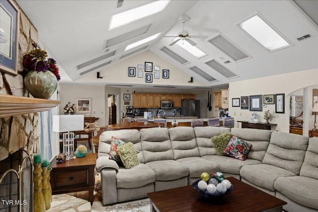 2031 Ridgefield Road, Johnson City, TN 37601