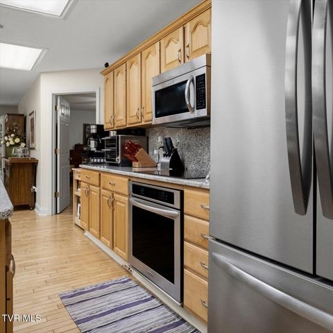 2031 Ridgefield Road, Johnson City, TN 37601