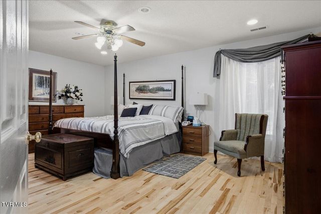 2031 Ridgefield Road, Johnson City, TN 37601