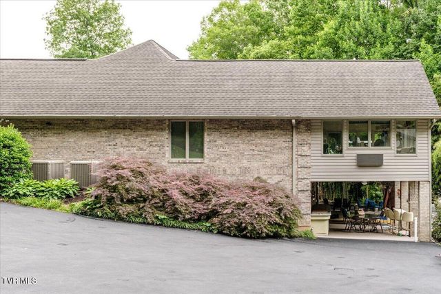 2031 Ridgefield Road, Johnson City, TN 37601