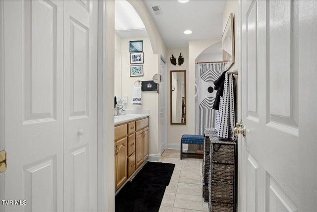 2031 Ridgefield Road, Johnson City, TN 37601