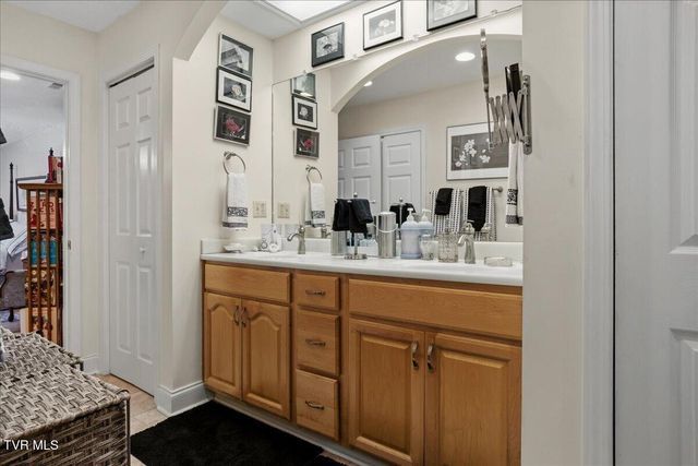2031 Ridgefield Road, Johnson City, TN 37601