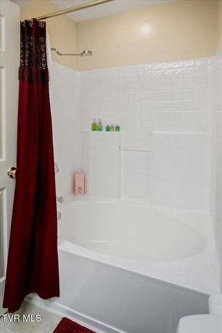 2031 Ridgefield Road, Johnson City, TN 37601