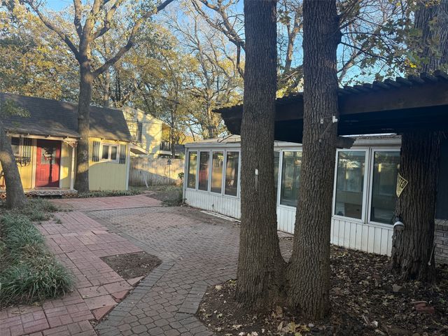 204 Juniper Street, Mansfield, TX 76063