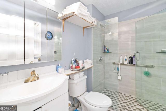 6428 PARADISE POINT Road, Flowery Branch, GA 30542