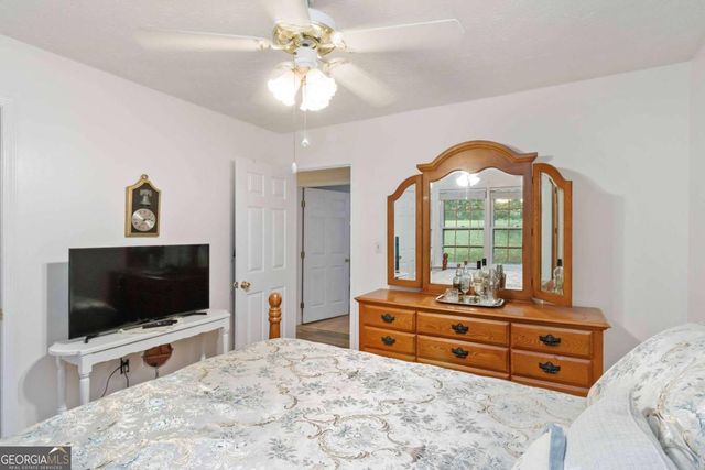 6428 PARADISE POINT Road, Flowery Branch, GA 30542