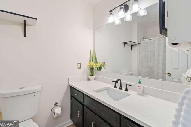 6428 PARADISE POINT Road, Flowery Branch, GA 30542