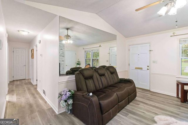 6428 PARADISE POINT Road, Flowery Branch, GA 30542