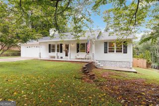 6428 PARADISE POINT Road, Flowery Branch, GA 30542