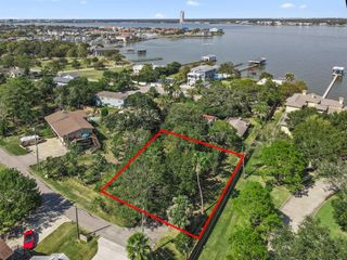 1802 E Winn Street, Kemah, TX 77565