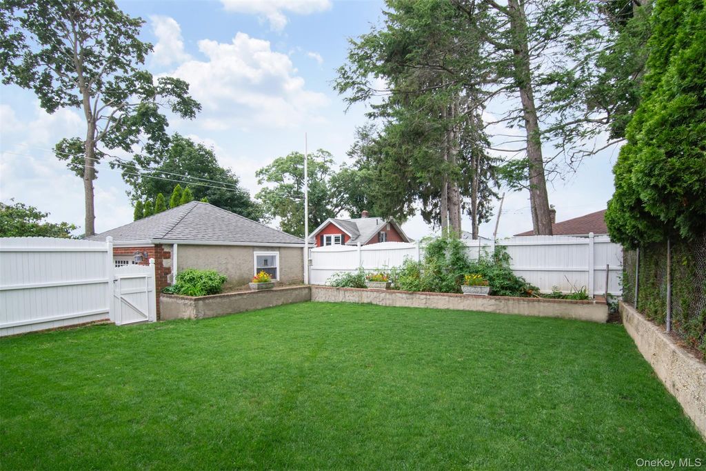 53 Briggs Avenue, Yonkers, NY 10701 — photo 4