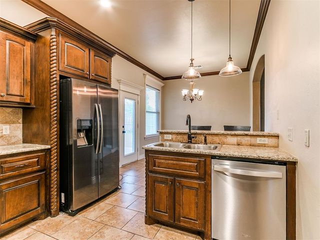 19132 Summer Grove Avenue, Edmond, OK 73012