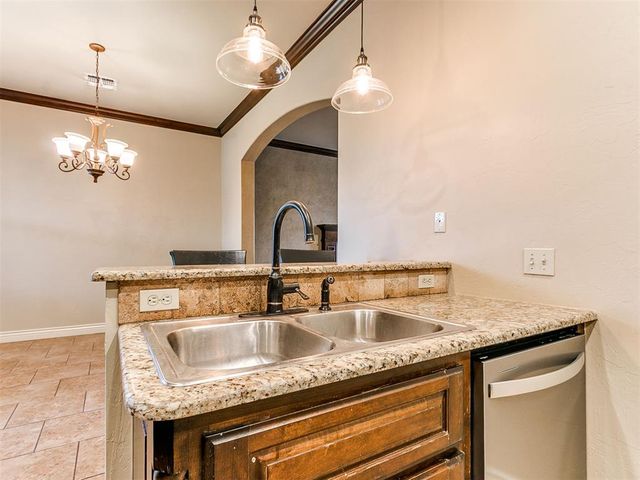 19132 Summer Grove Avenue, Edmond, OK 73012