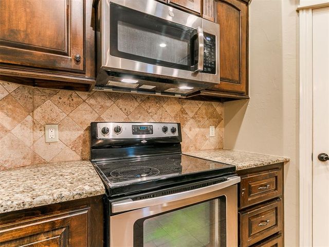 19132 Summer Grove Avenue, Edmond, OK 73012