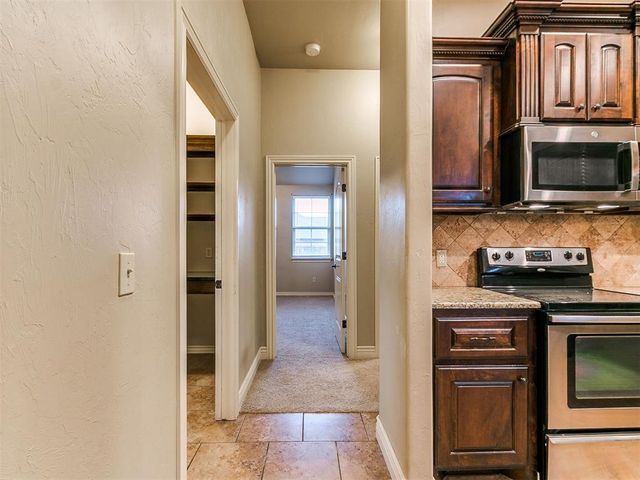 19132 Summer Grove Avenue, Edmond, OK 73012