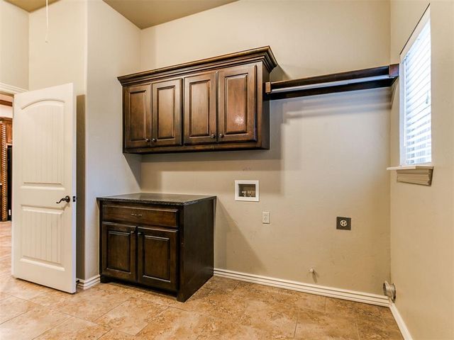 19132 Summer Grove Avenue, Edmond, OK 73012