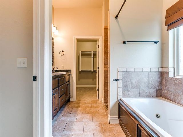 19132 Summer Grove Avenue, Edmond, OK 73012