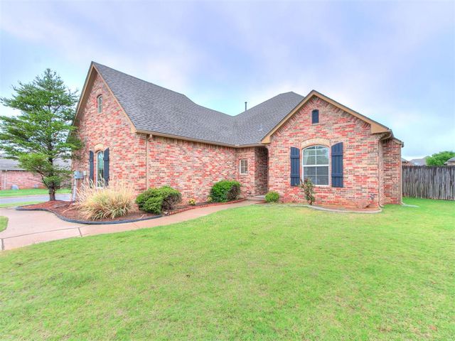 19132 Summer Grove Avenue, Edmond, OK 73012
