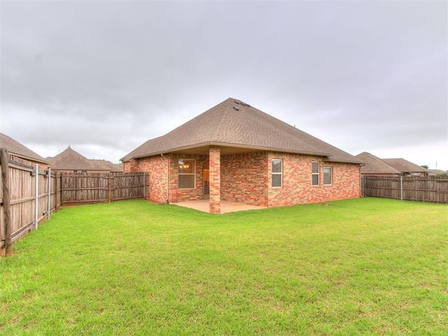 19132 Summer Grove Avenue, Edmond, OK 73012