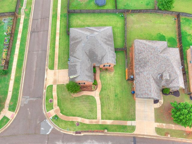 19132 Summer Grove Avenue, Edmond, OK 73012