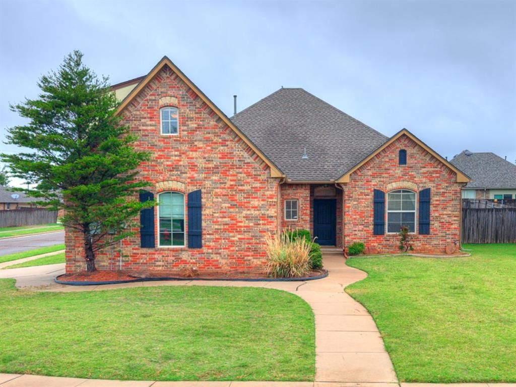 19132 Summer Grove Avenue, Edmond, OK 73012