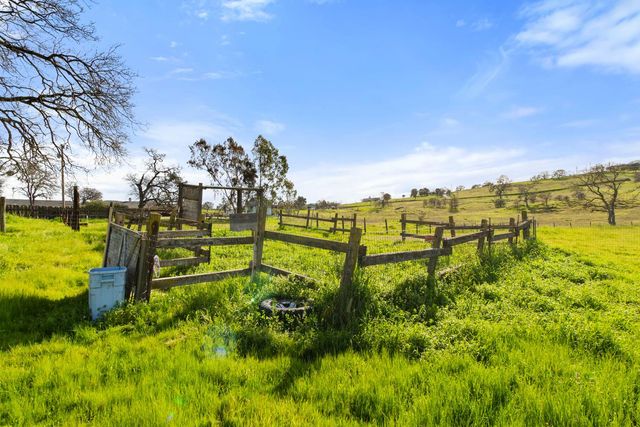 1668 Carmelita Ln, La Grange, CA 95329