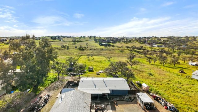 1668 Carmelita Ln, La Grange, CA 95329