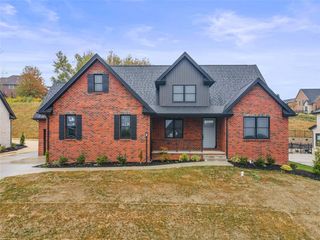 1037 Skyline Dr, Cecil, PA 15317