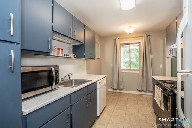38 Library Lane 38, Simsbury, CT 06070