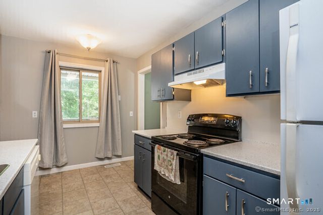 38 Library Lane 38, Simsbury, CT 06070