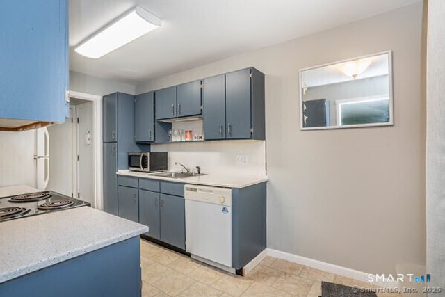 38 Library Lane 38, Simsbury, CT 06070
