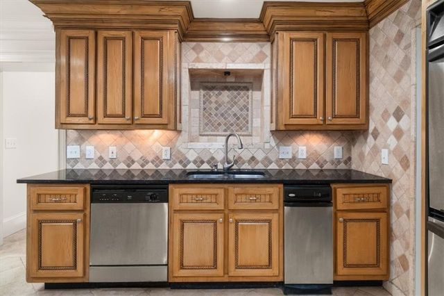 6771 Sunny Brook Lane, Atlanta, GA 30328