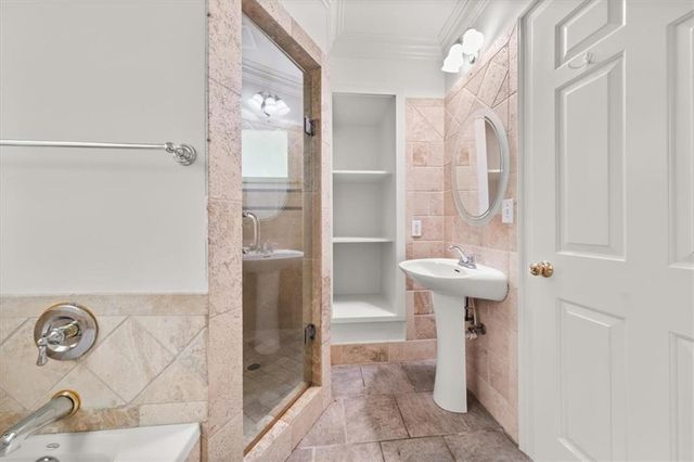 6771 Sunny Brook Lane, Atlanta, GA 30328