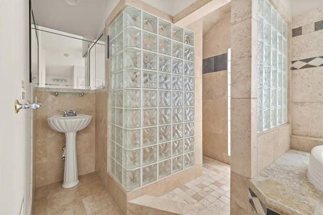 6771 Sunny Brook Lane, Atlanta, GA 30328