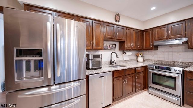 8 Appollo Pl, Clinton Twp., NJ 08809