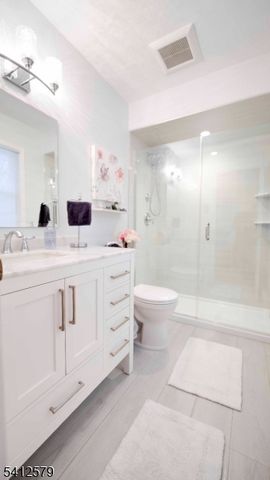 8 Appollo Pl, Clinton Twp., NJ 08809