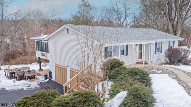 8 Appollo Pl, Clinton Twp., NJ 08809