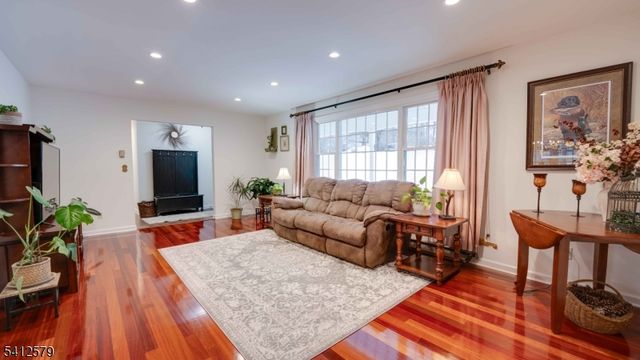 8 Appollo Pl, Clinton Twp., NJ 08809