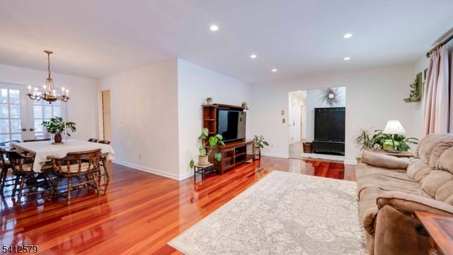 8 Appollo Pl, Clinton Twp., NJ 08809