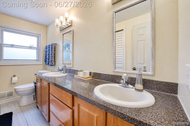 35484 Bennett Street, Livonia, MI 48152