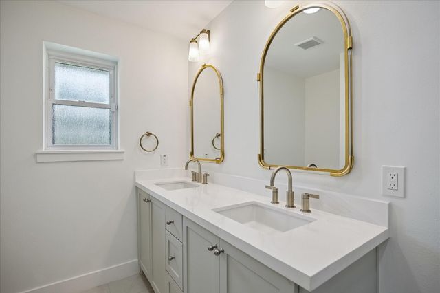 1006 Cheshire Lane, Houston, TX 77018