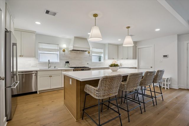 1006 Cheshire Lane, Houston, TX 77018