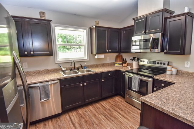 111 Needleleaf Court, Barnesville, GA 30204