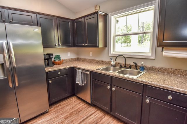 111 Needleleaf Court, Barnesville, GA 30204